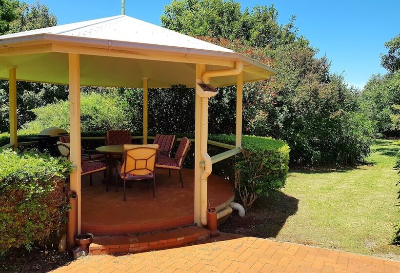 مبيت وإفطار Camelot Boutique Accommodation