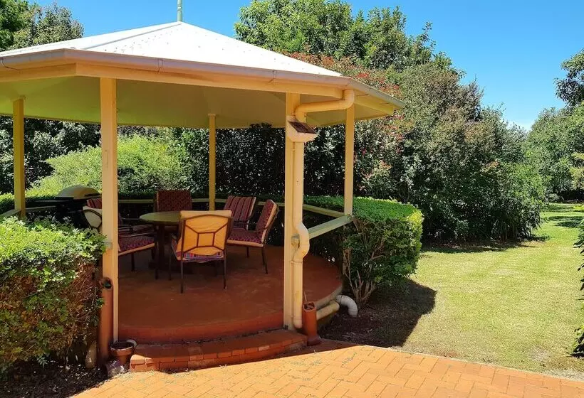 Bed and Breakfast Camelot Boutique Accommodation