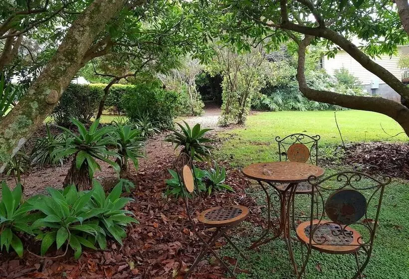 Bed and Breakfast Camelot Boutique Accommodation