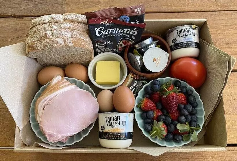 Bed and Breakfast Camelot Boutique Accommodation