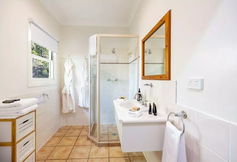 Bed and Breakfast Camelot Boutique Accommodation