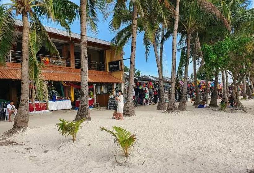 Hotel Bamboo Beach Resort & Restaurant