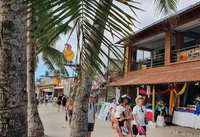 Hotel Bamboo Beach Resort & Restaurant