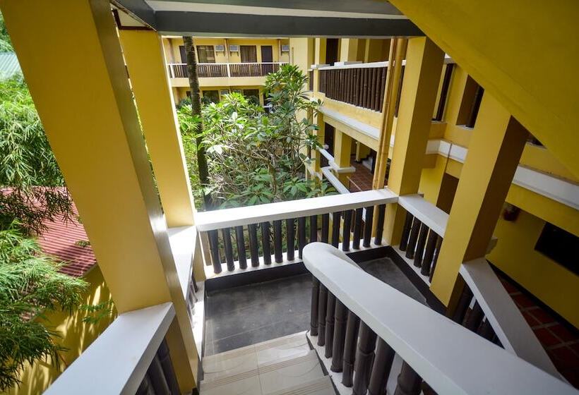 Hotel Bamboo Beach Resort & Restaurant