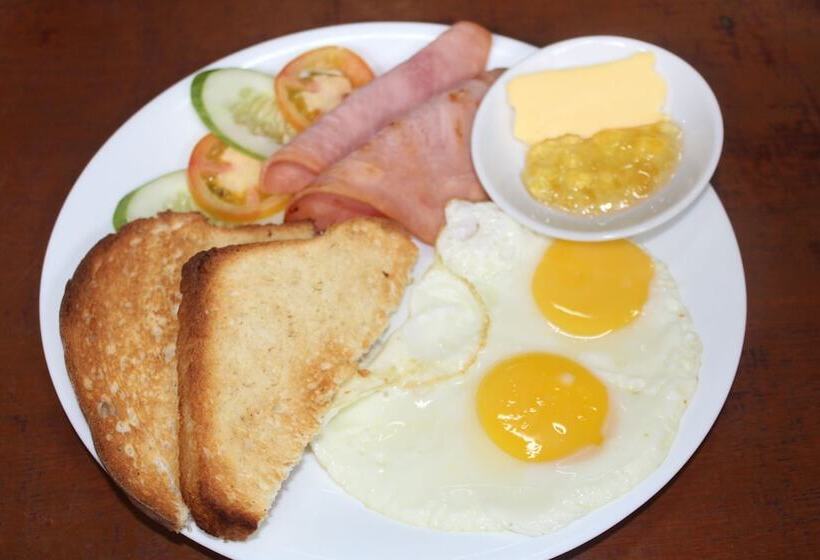 Hotel Bamboo Beach Resort & Restaurant