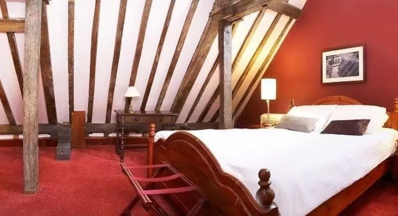 هتل The Riverside Inn