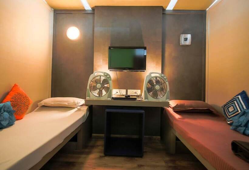 בית מלון כפרי Sams Snooze At My Space