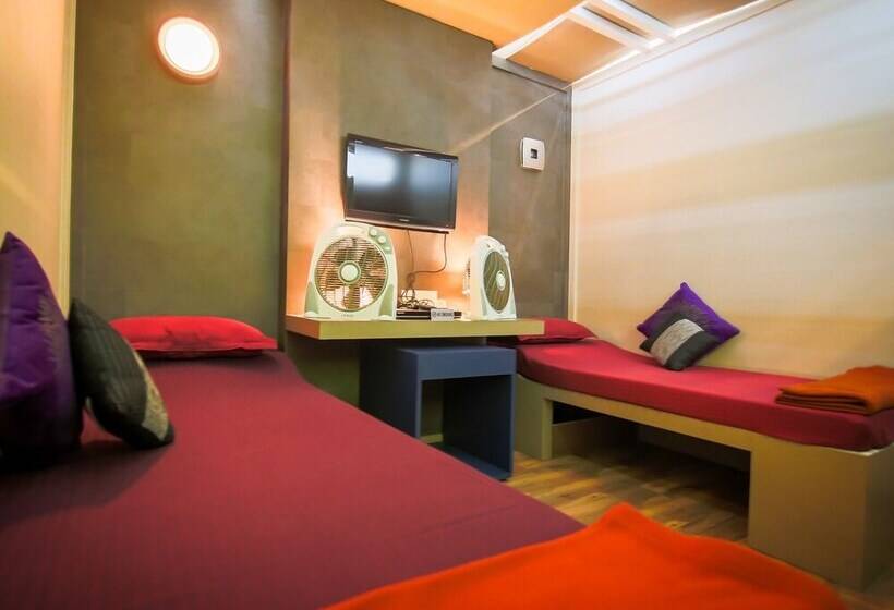 בית מלון כפרי Sams Snooze At My Space