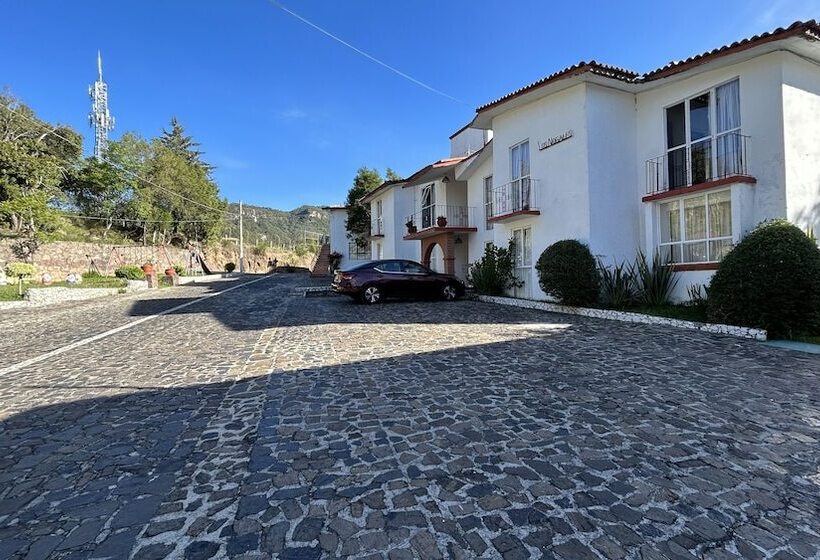 هتل Villas De La Montana