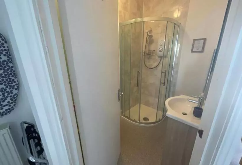 Merritt Guest House B&b