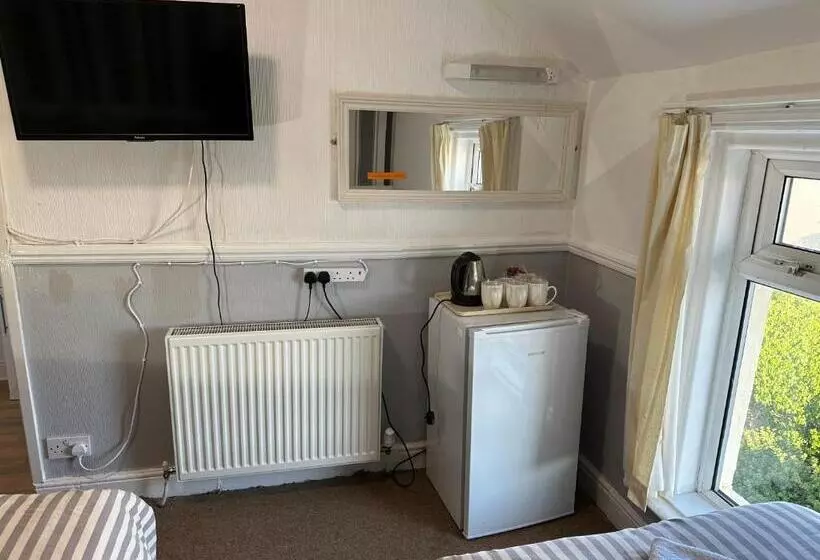 Majatalo Tuxford House