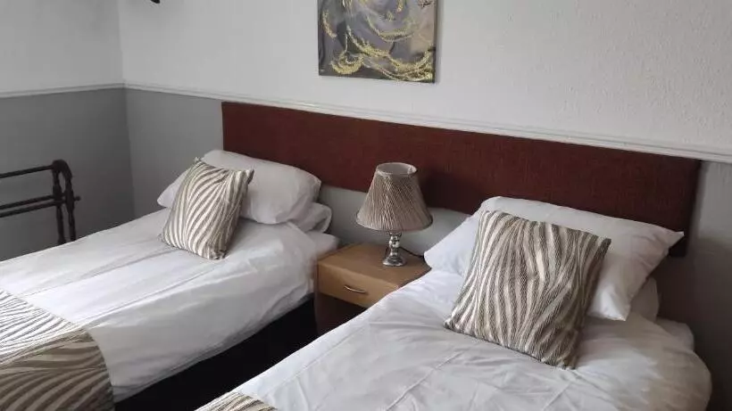 Majatalo Tuxford House