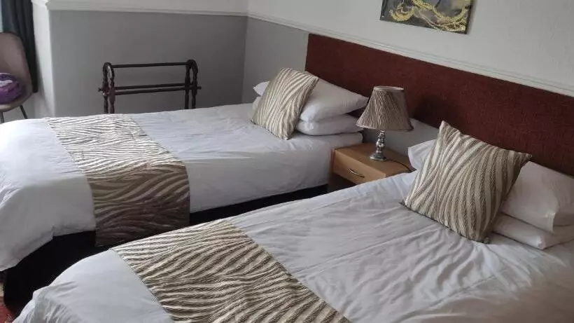 Majatalo Tuxford House