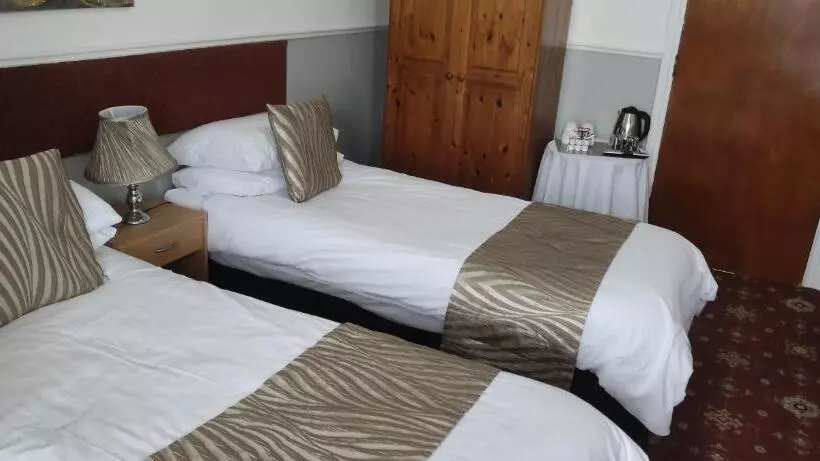 Majatalo Tuxford House