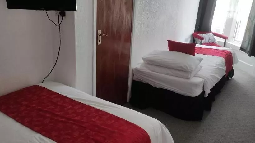 Majatalo Tuxford House