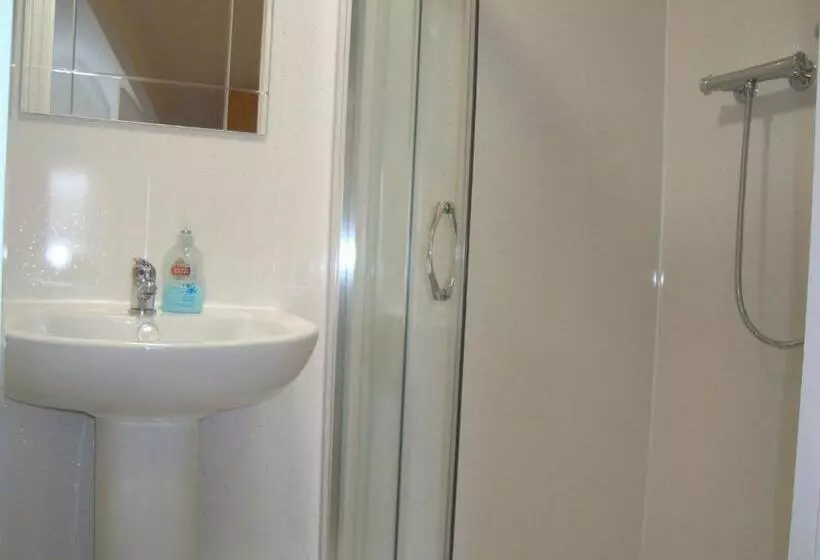 Majatalo Tuxford House