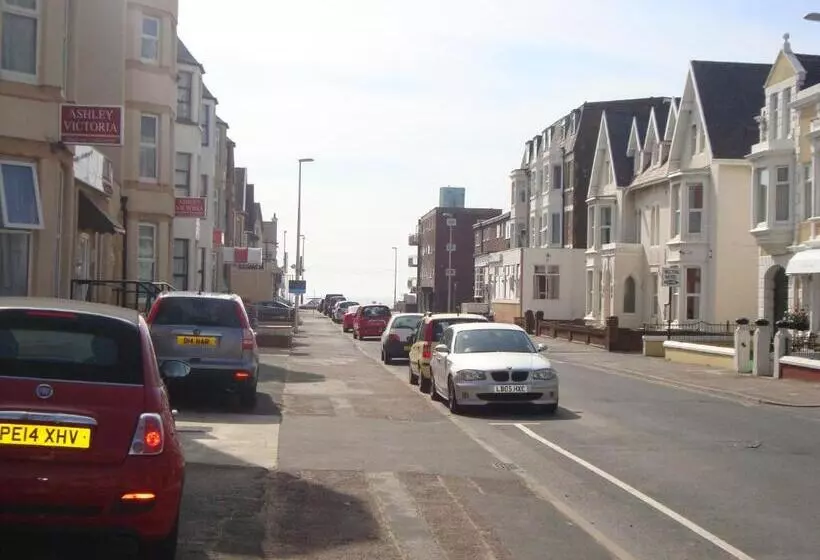 Majatalo Tuxford House