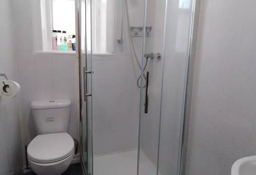 Majatalo Tuxford House