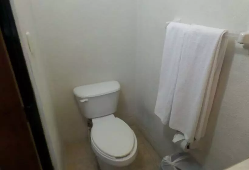 Uke Inn Hotel & Suites