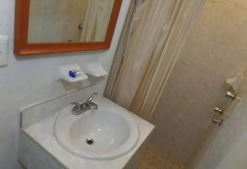 Uke Inn Hotel & Suites