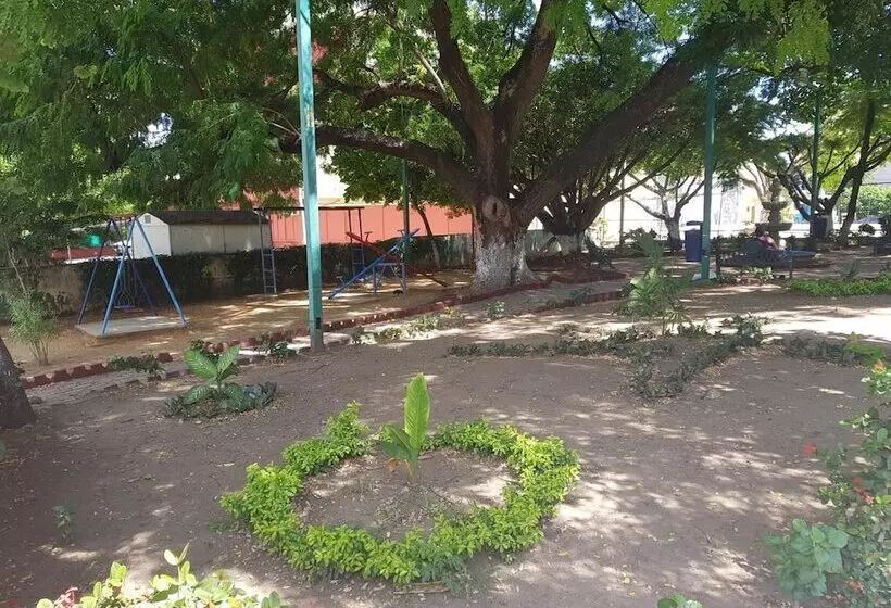 Uke Inn Hotel & Suites