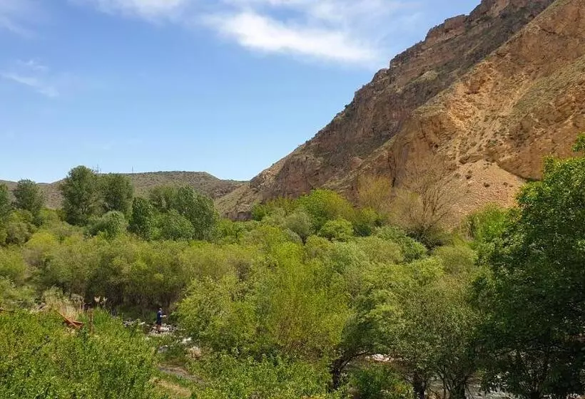 هتل Areni Lodge