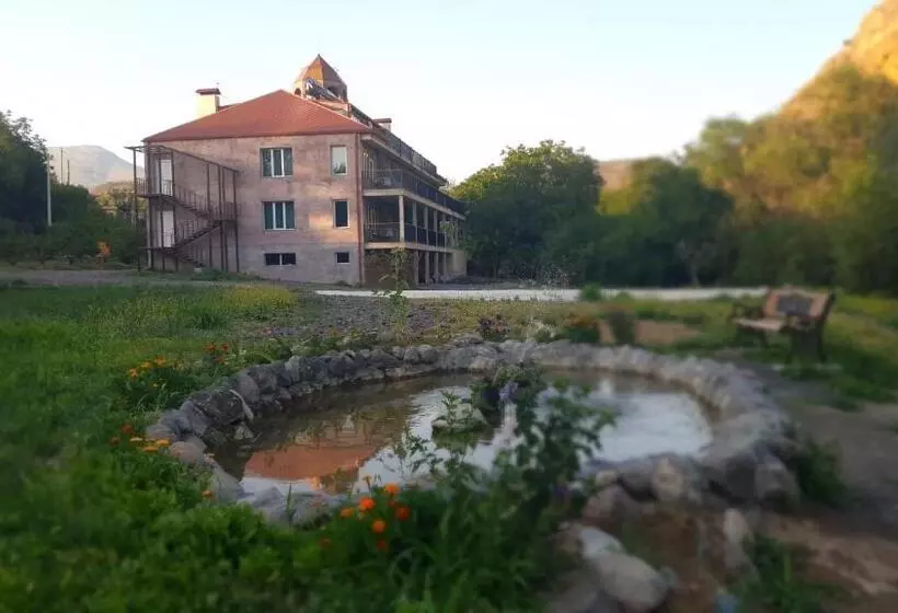 هتل Areni Lodge
