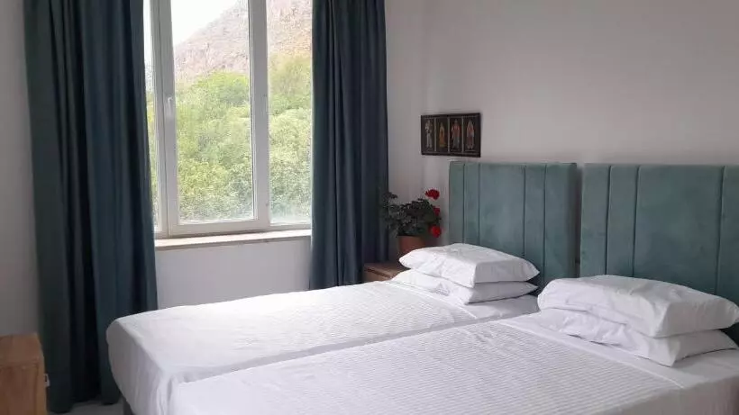 هتل Areni Lodge
