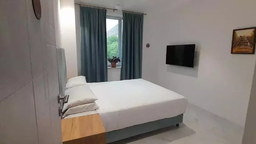 هتل Areni Lodge