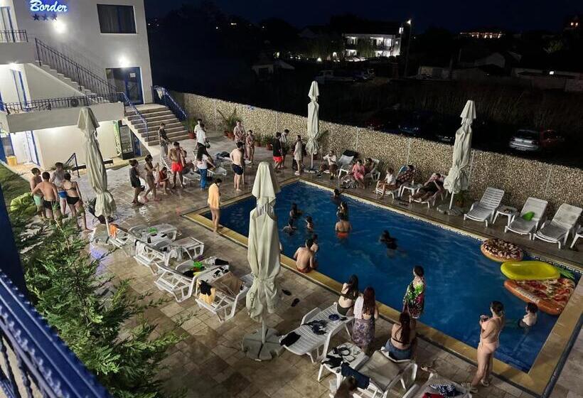 پانسیون Blue Border