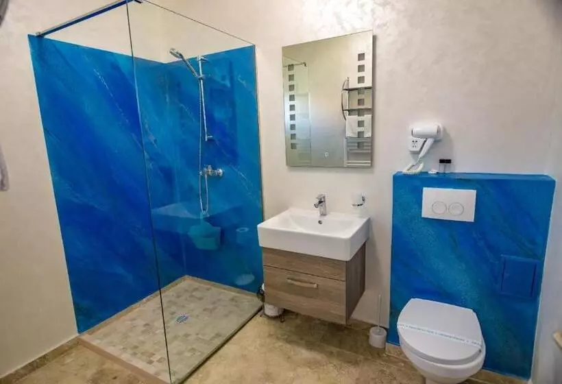 Pensione Blue Border