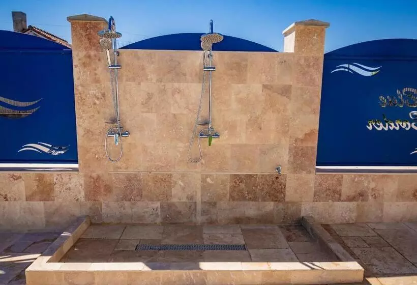 Pensione Blue Border