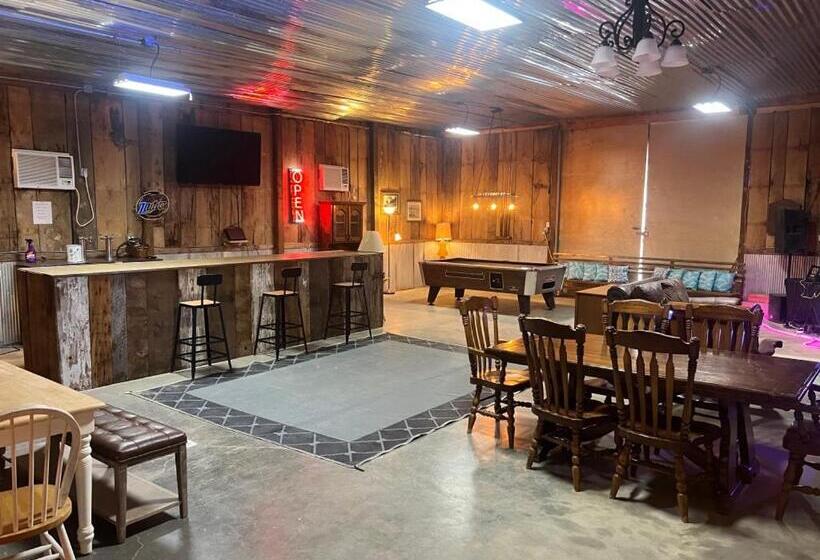 אתר נופש Buddy S Harbor