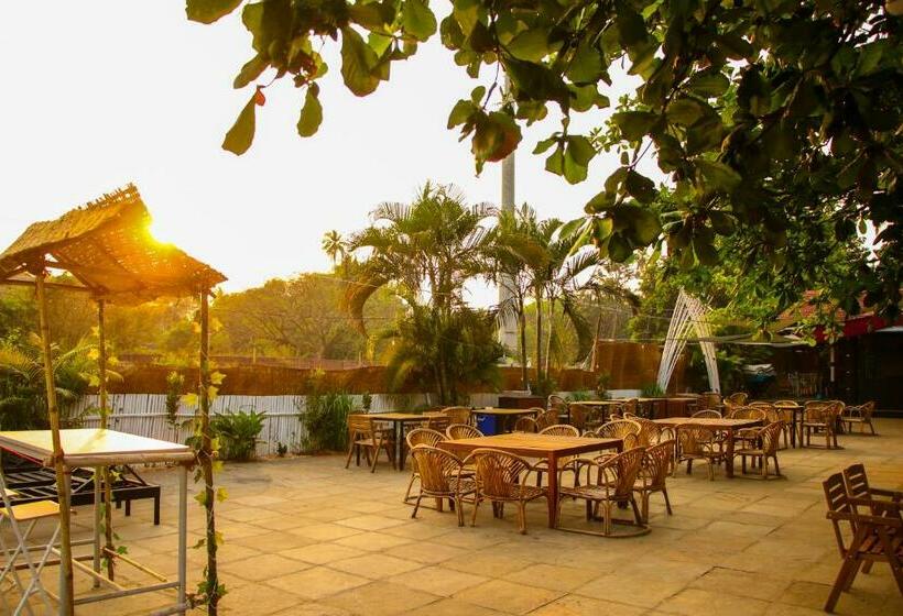 リゾートホテル Pappi Chulo Morjim