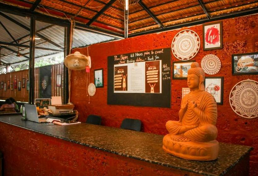 リゾートホテル Pappi Chulo Morjim