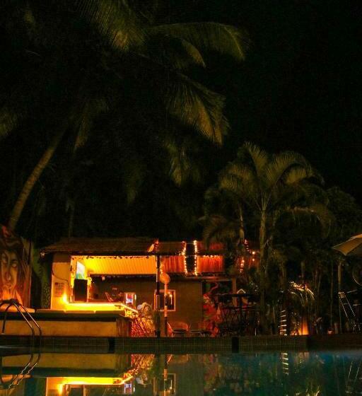 リゾートホテル Pappi Chulo Morjim