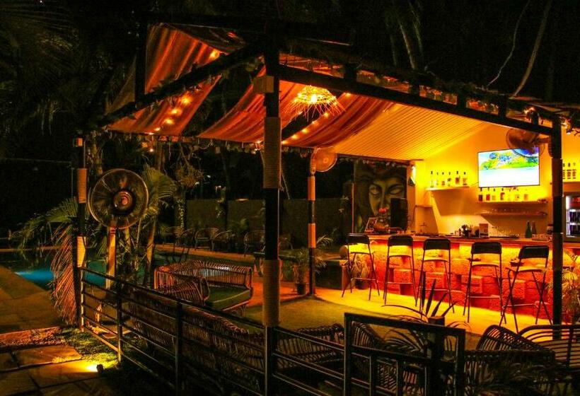 リゾートホテル Pappi Chulo Morjim