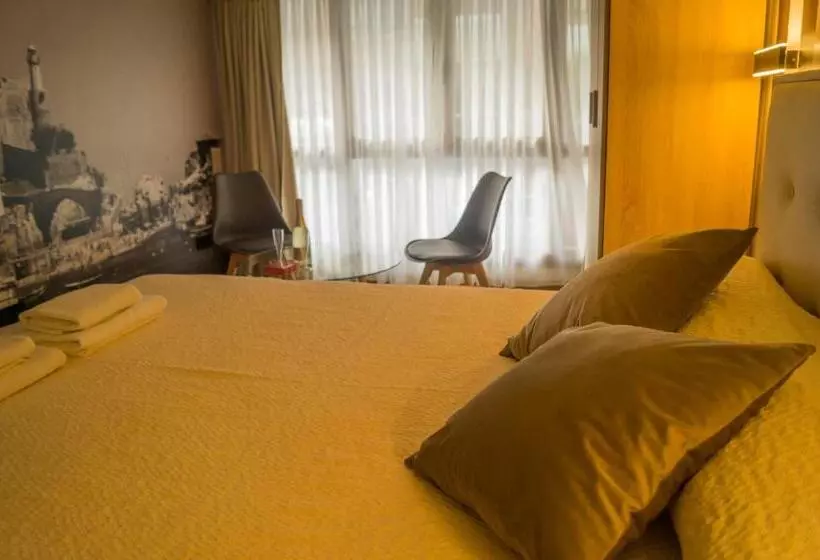 פונדק Alojamiento Catamarán