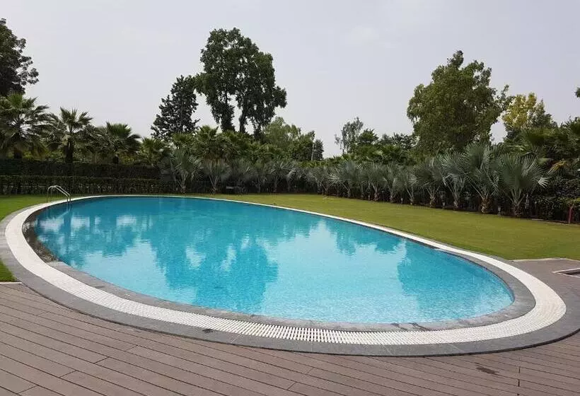 فندق Atrio  By Devam