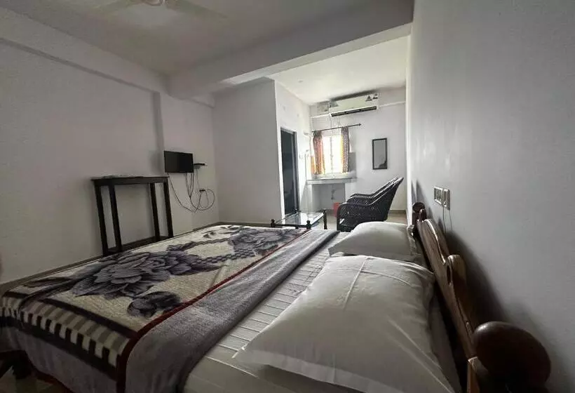 Dubai Hotel & Restaurant Kumarakom