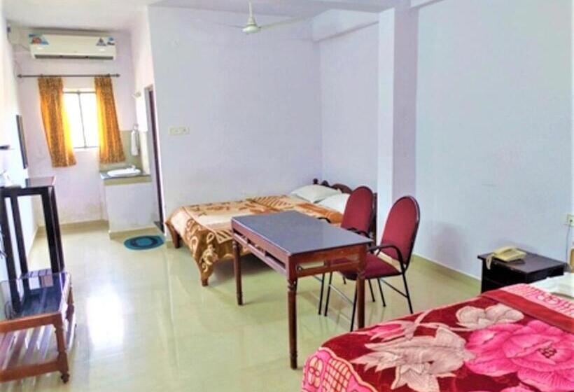 Dubai Hotel & Restaurant Kumarakom