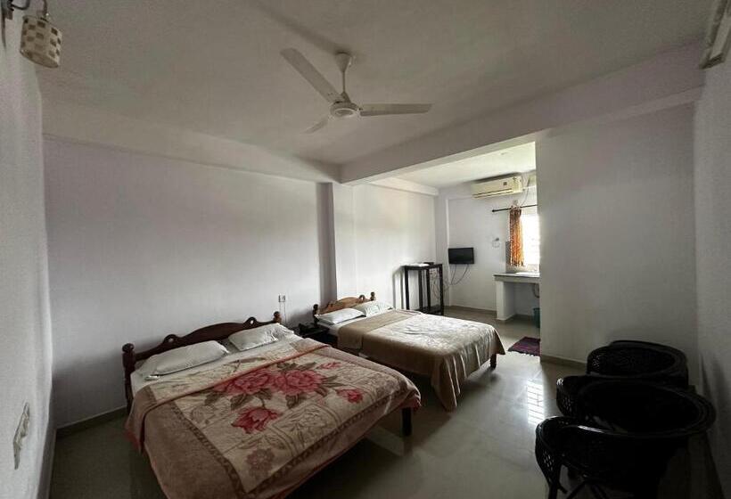 Dubai Hotel & Restaurant Kumarakom