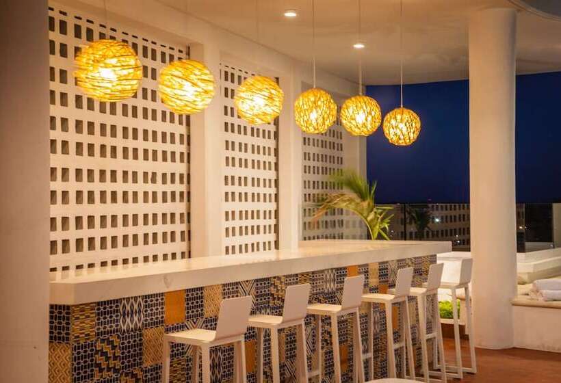 Отель Fiesta Inn & Loft Ciudad Del Carmen