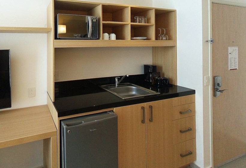 Отель Fiesta Inn & Loft Ciudad Del Carmen