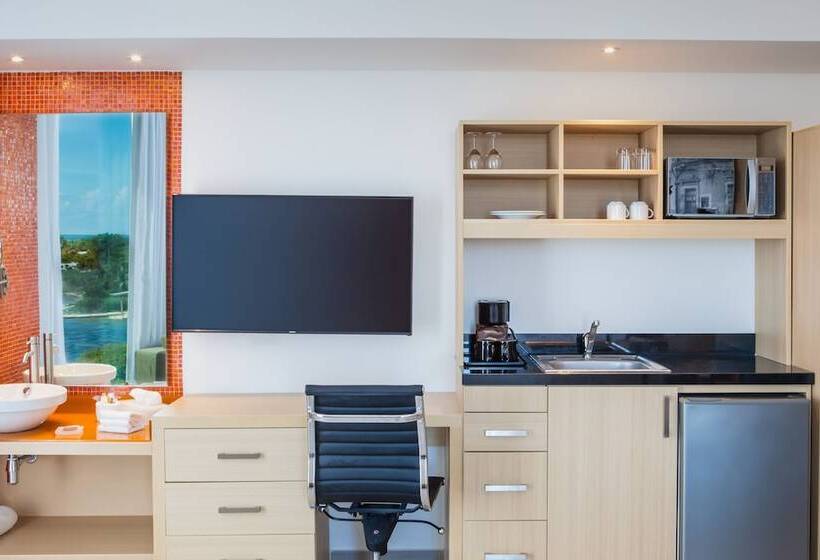 Отель Fiesta Inn & Loft Ciudad Del Carmen