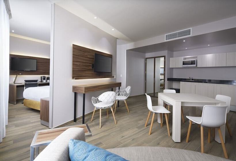 Отель Fiesta Inn & Loft Ciudad Del Carmen