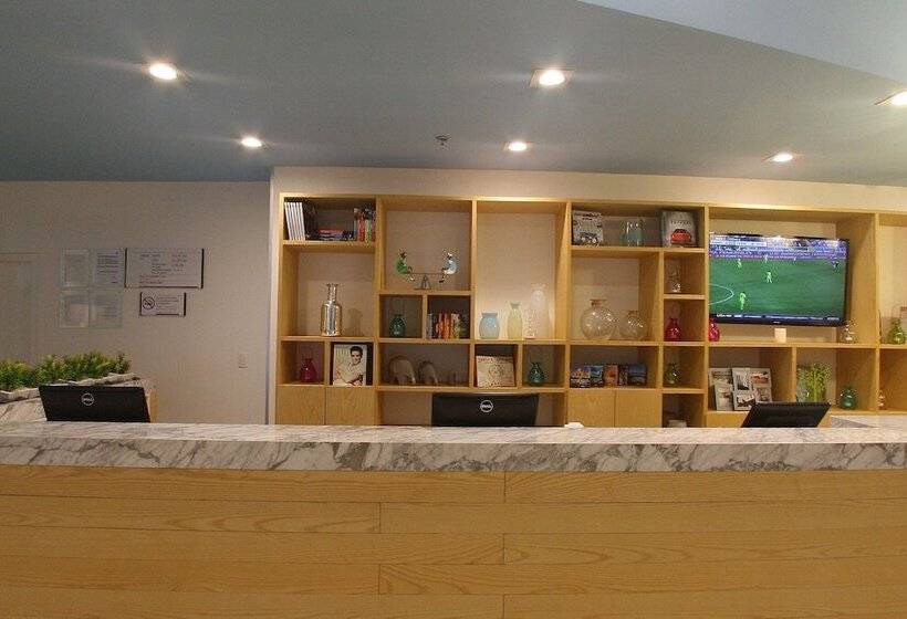 Отель Fiesta Inn & Loft Ciudad Del Carmen