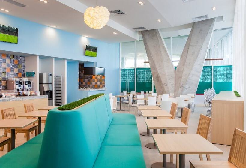 Отель Fiesta Inn & Loft Ciudad Del Carmen