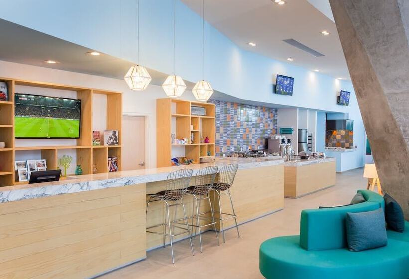 Отель Fiesta Inn & Loft Ciudad Del Carmen