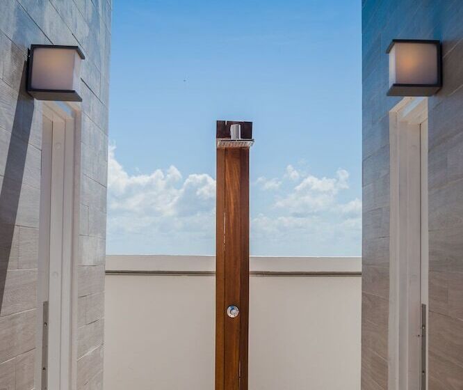 Отель Fiesta Inn & Loft Ciudad Del Carmen